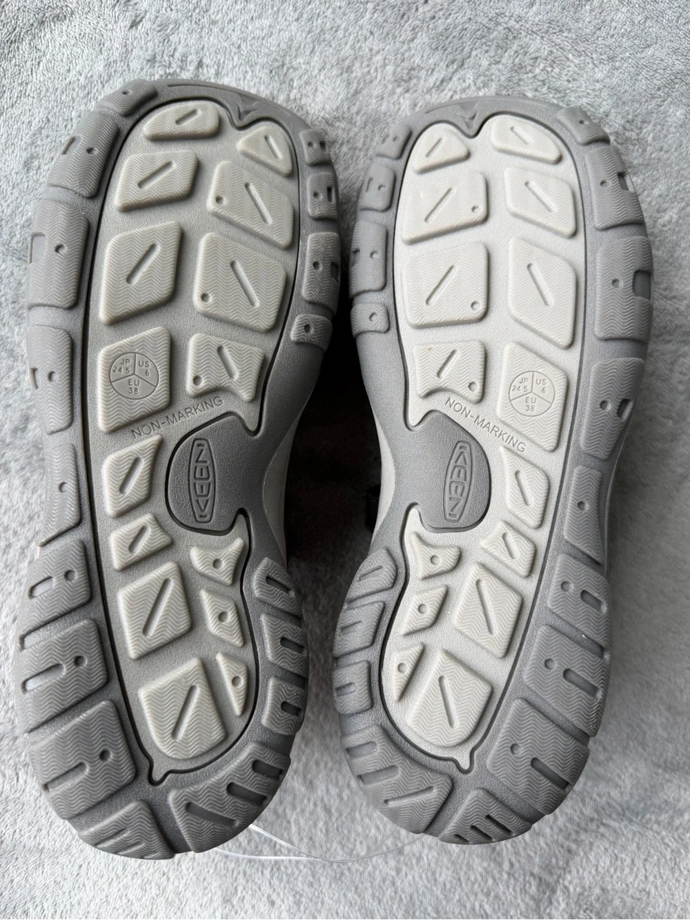 KEEN Kids Gray and Orange Low-Top Sneaker